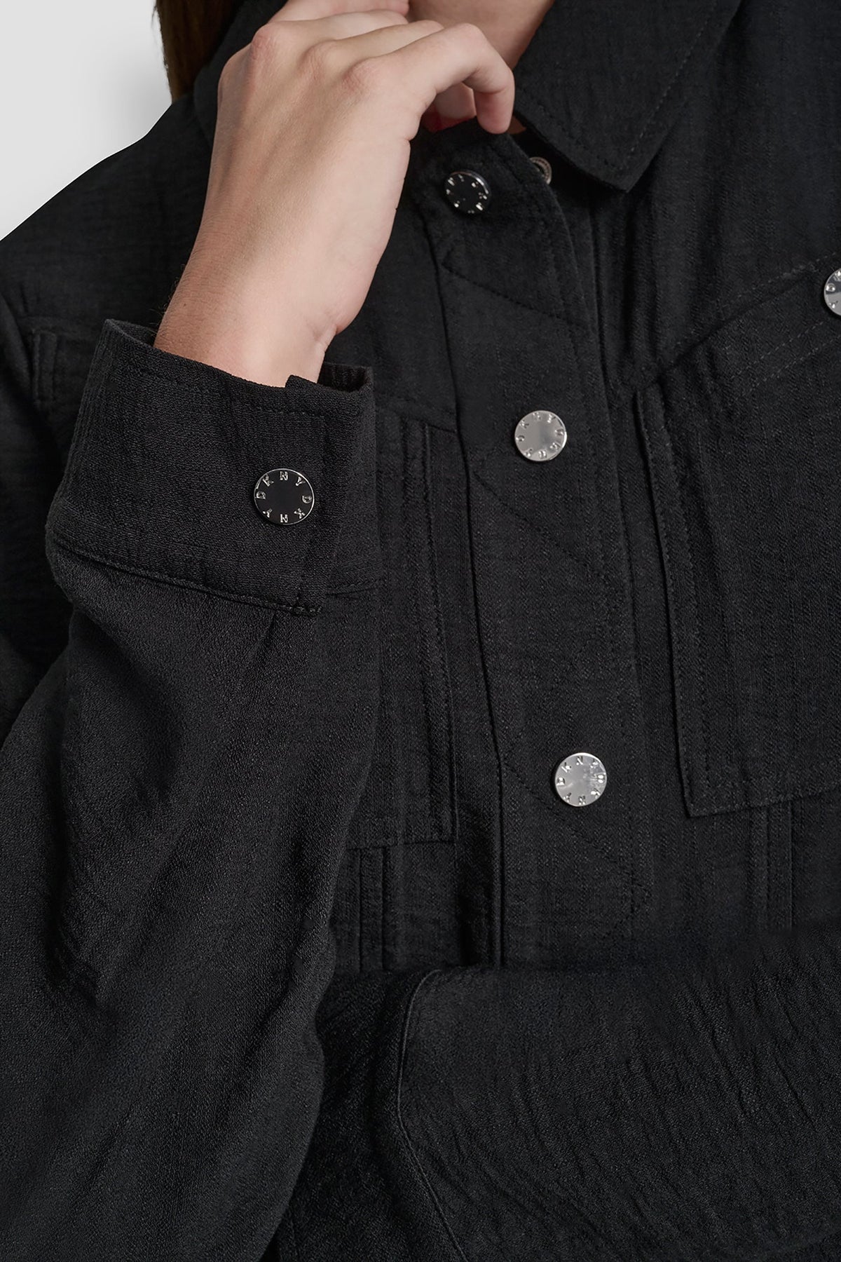 CROPPED TRUCKER JACKET - Black | DKNY