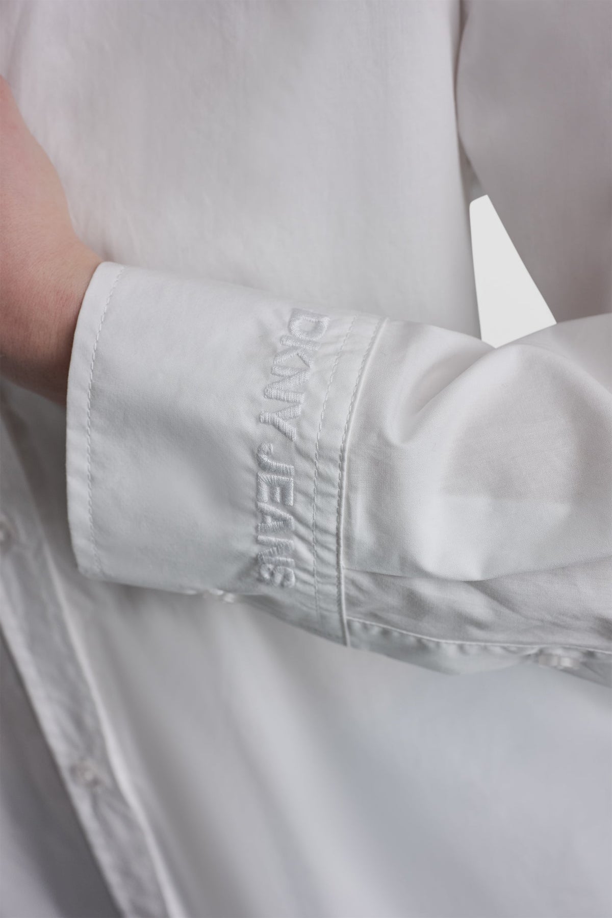 BUTTON FRONT SHIRT WITH FITTED BACK - White | DKNY