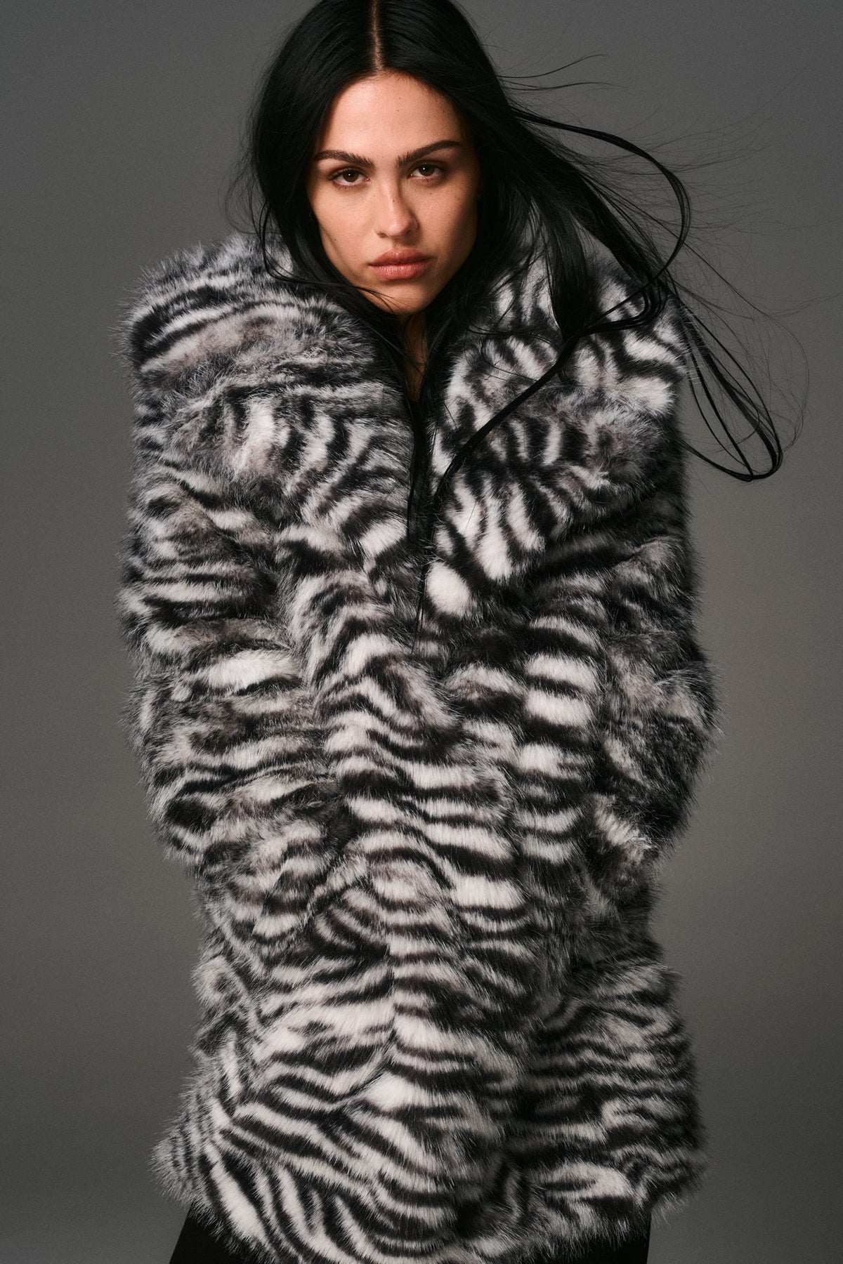 FAUX FUR SNOW LEOPARD JACKET - Black/White | DKNY