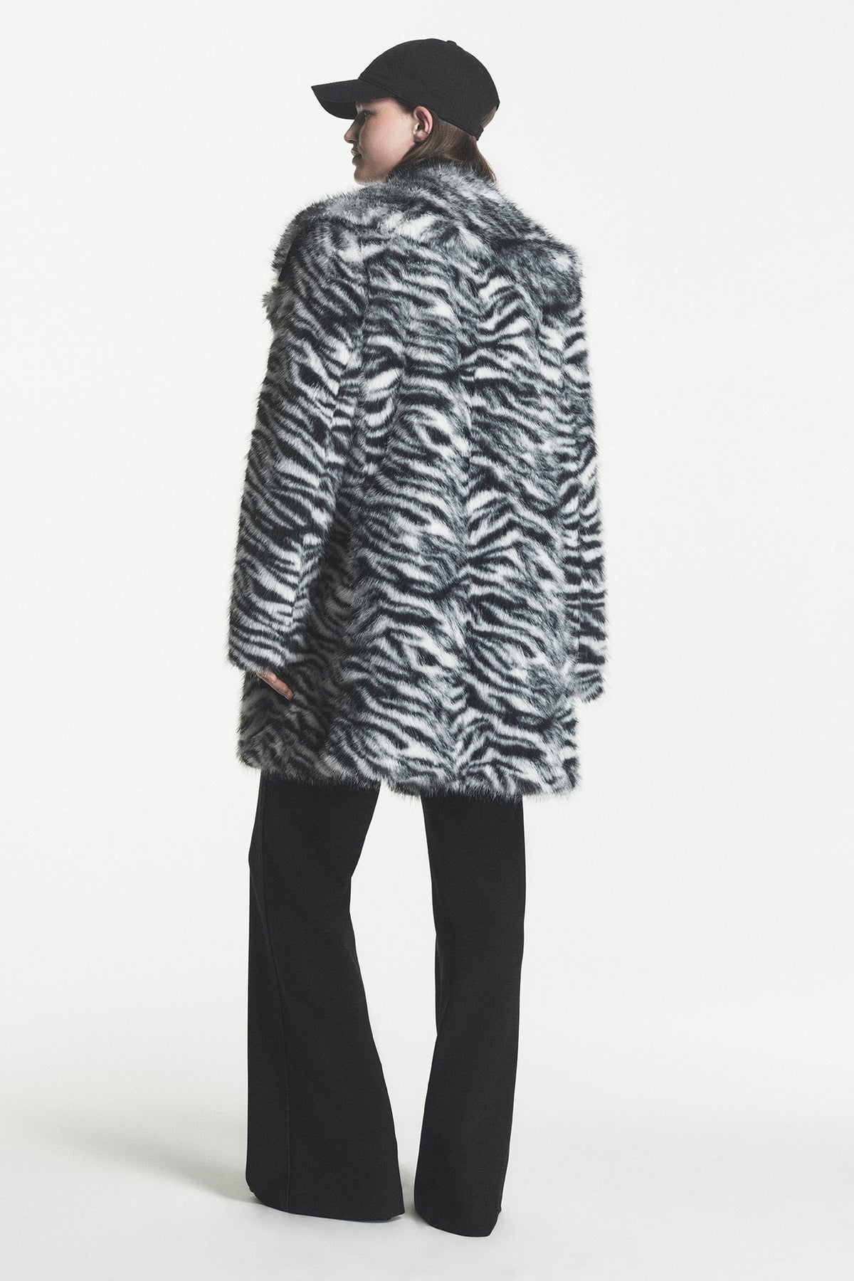 FAUX FUR SNOW LEOPARD JACKET - Black/White | DKNY