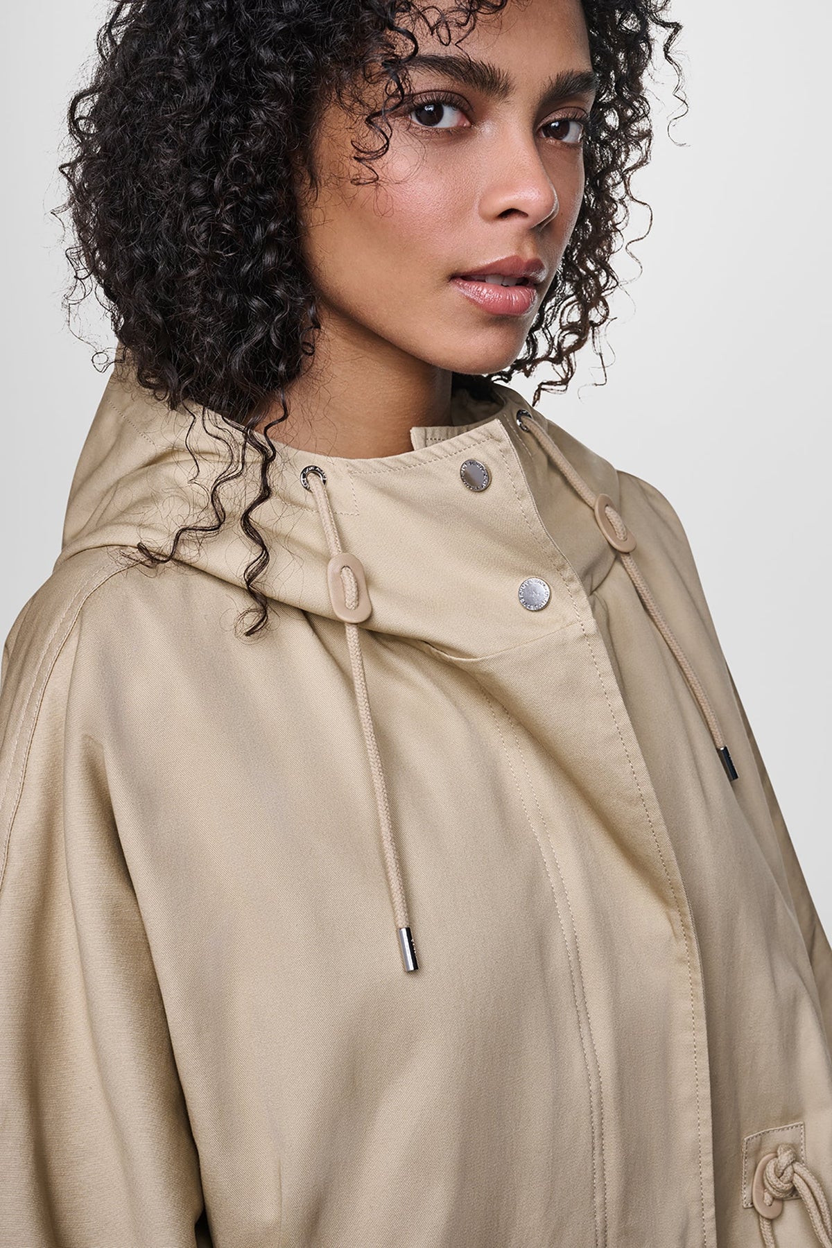 OVERSIZED HOODED ANORAK - Travertine | DKNY