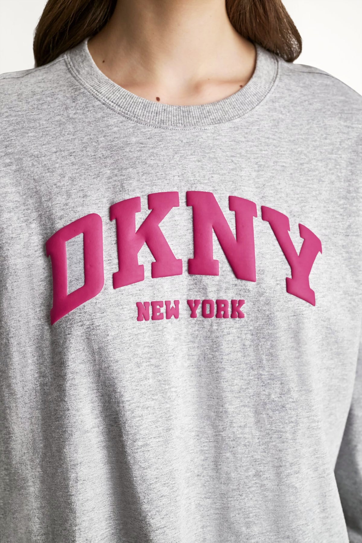 PUFF VARSITY LOGO LONG SLEEVE TEE - Punch/Black | DKNY