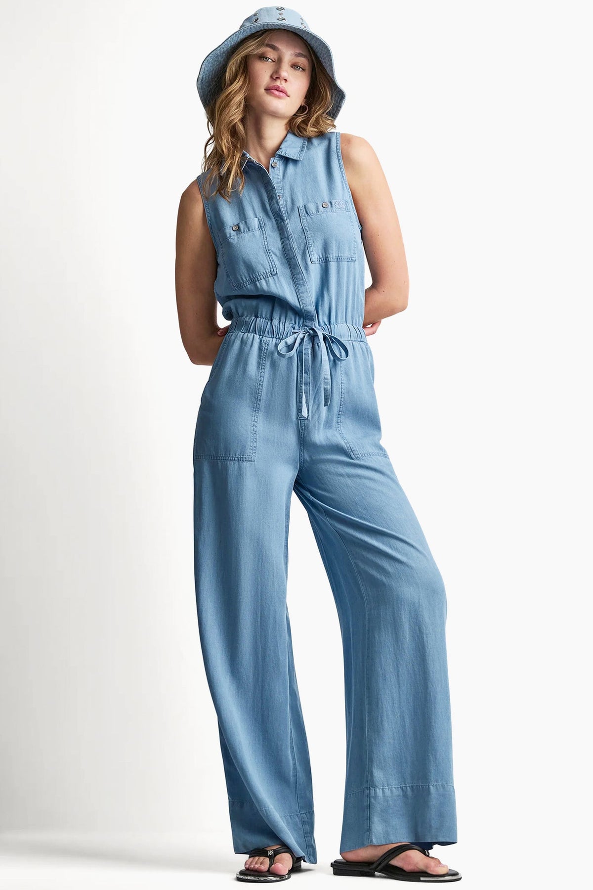 SLEEVELESS JUMPSUIT WITH COLLAR NECKLINE - Chambray | DKNY