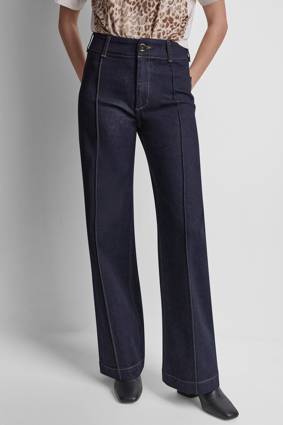 HIGH-RISE PINTUCKED WIDE-LEG JEAN - Espresso | DKNY