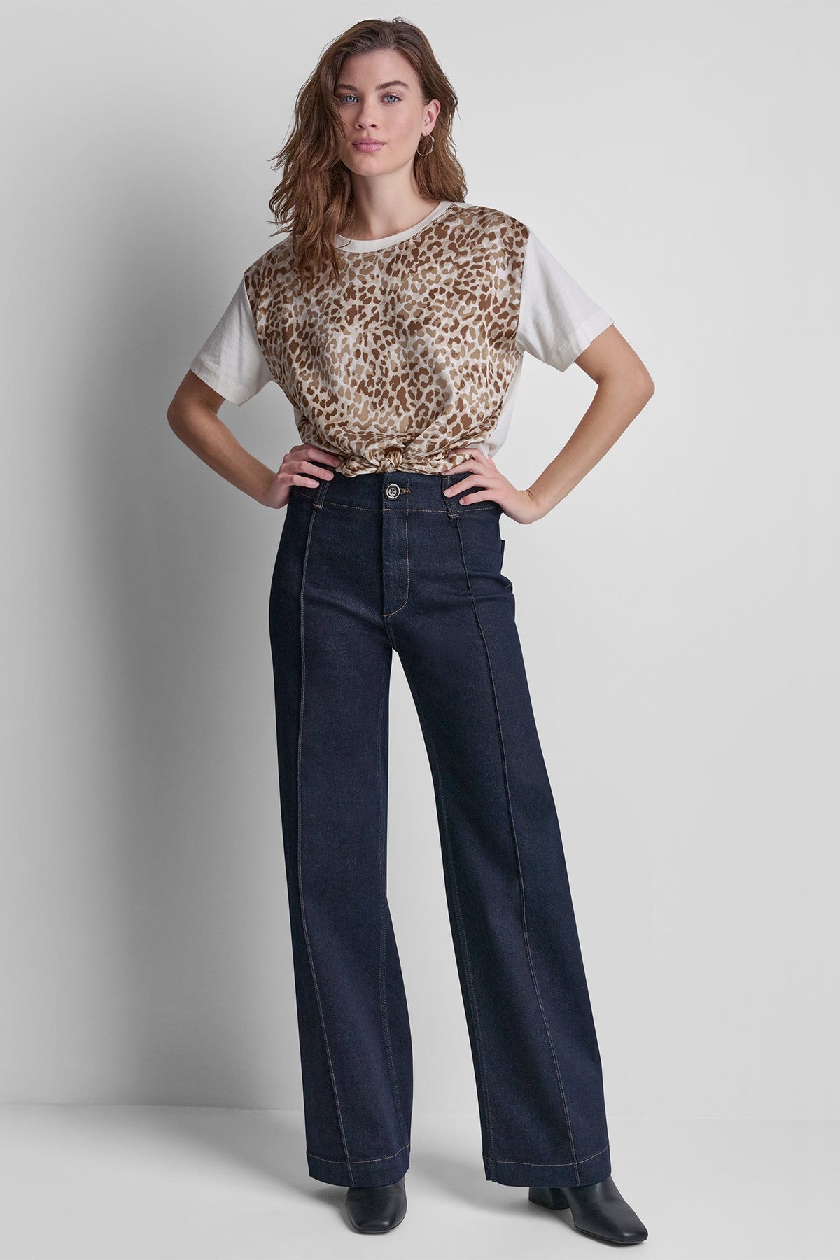 HIGH-RISE PINTUCKED WIDE-LEG JEAN - Espresso | DKNY