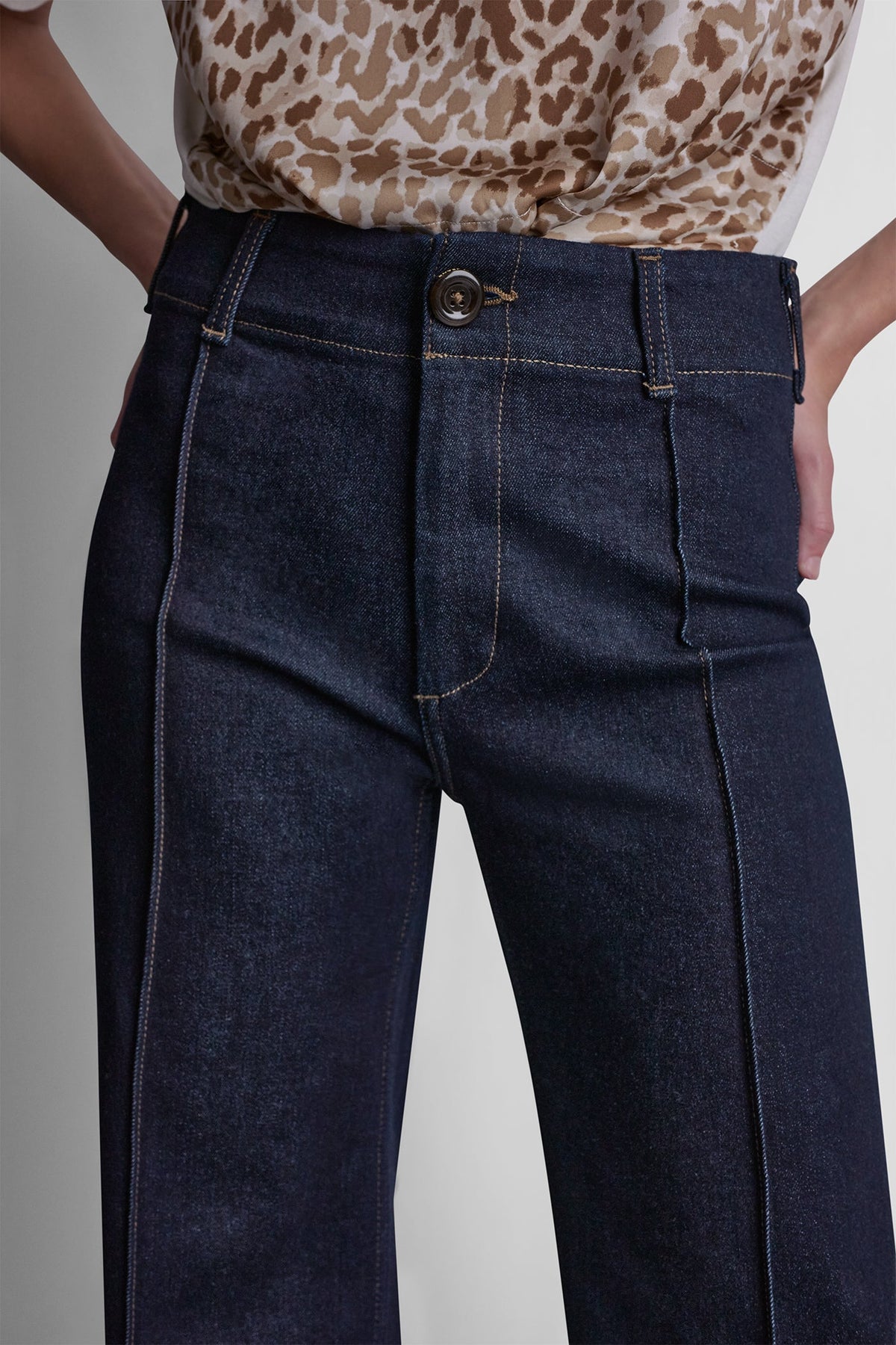 HIGH-RISE PINTUCKED WIDE-LEG JEAN - Espresso | DKNY