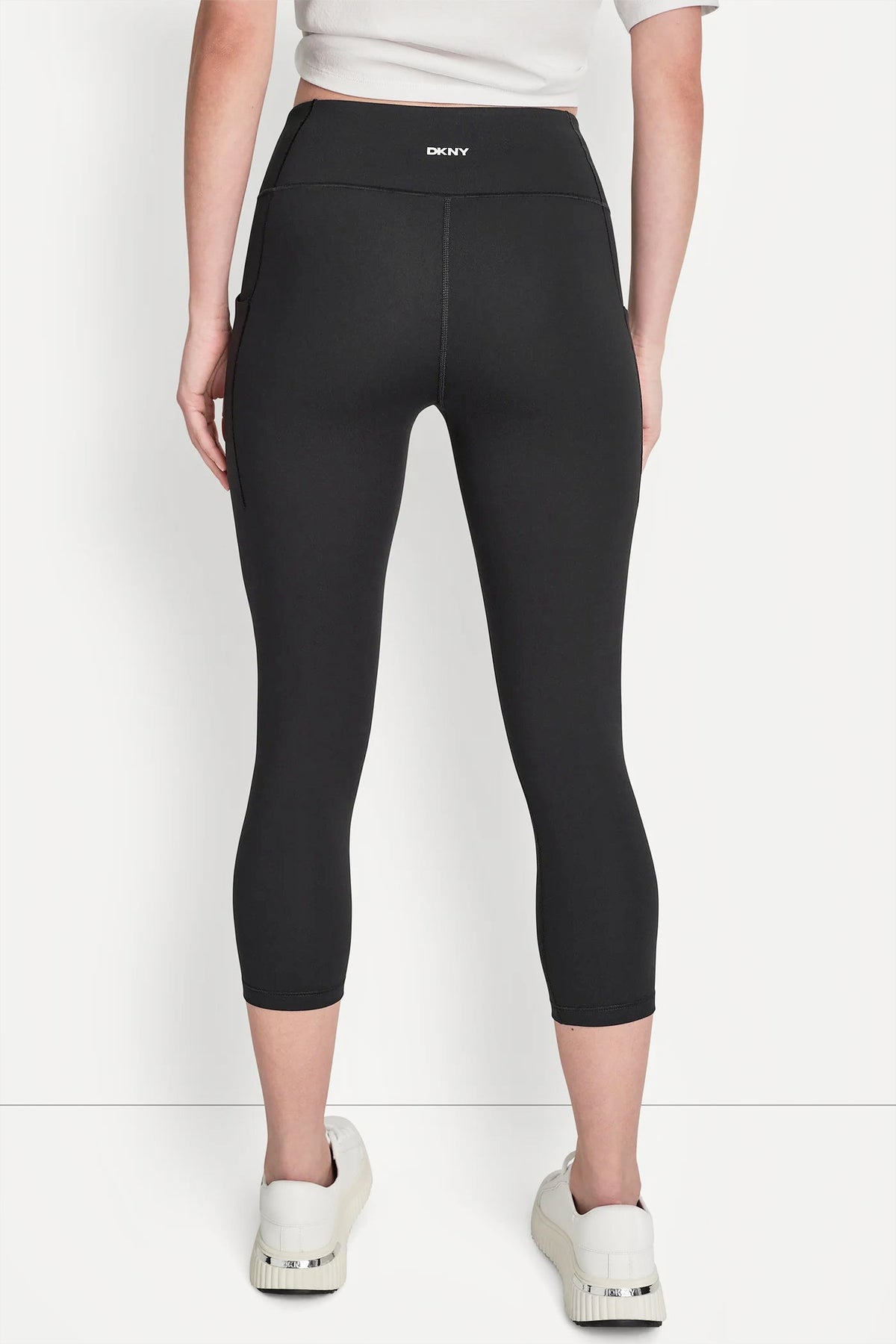 BALANCE COMPRESSION HIGH-WAIST CROPPED LEGGING - Black | DKNY
