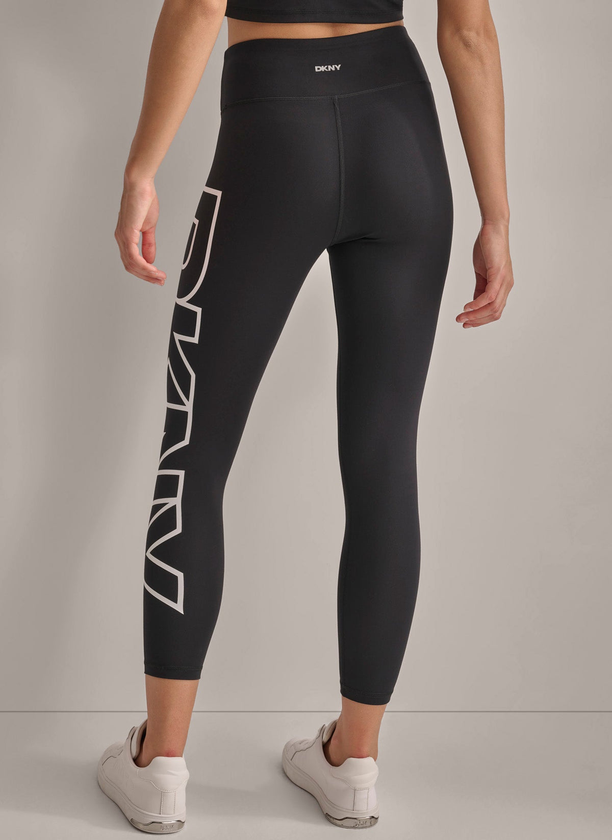HIGH-RISE LOGO 7/8 LENGTH LEGGING - Black/Silver | DKNY