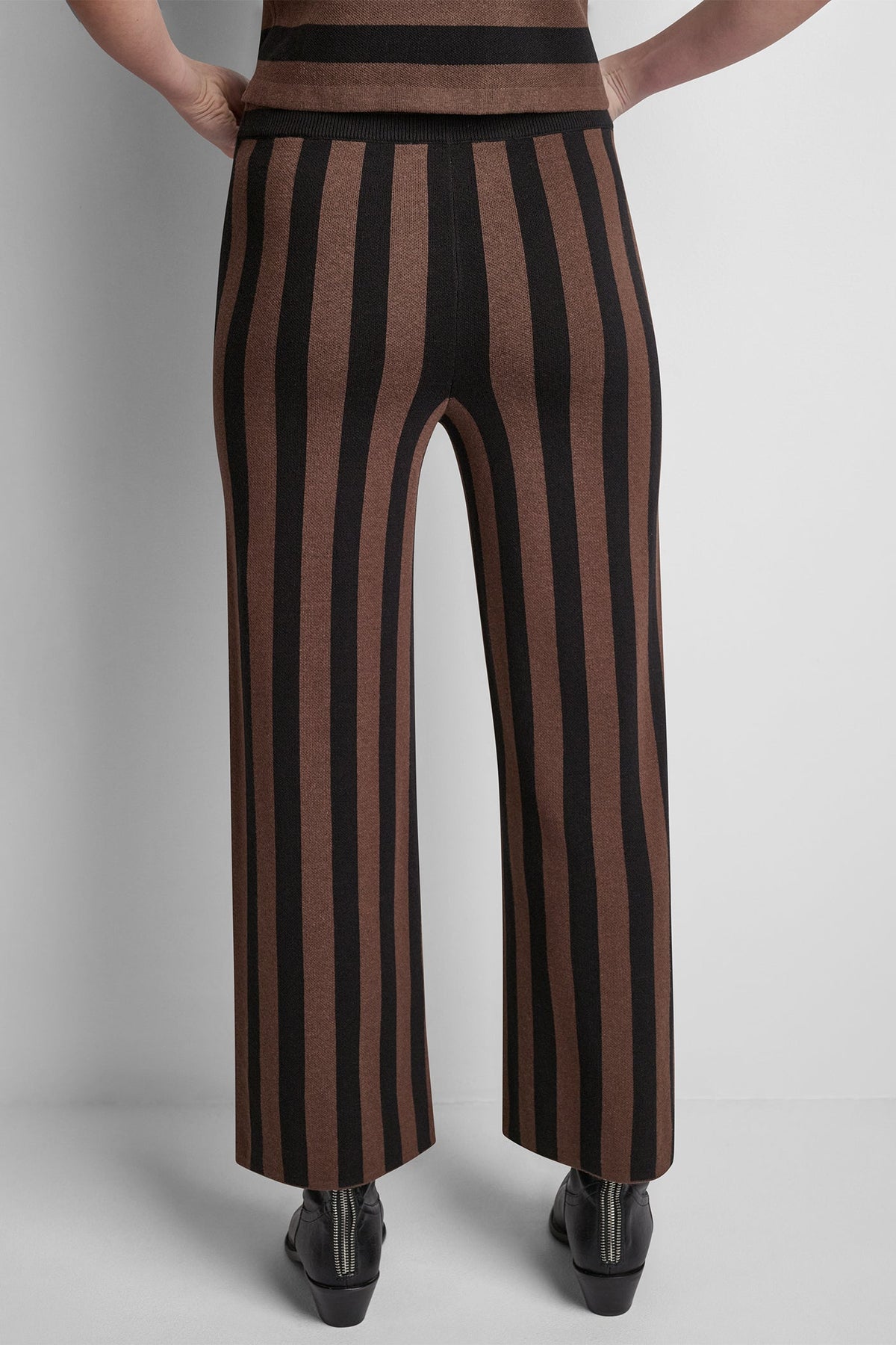 HIGH-RISE STRIPED PULL-ON FLARE PANT - Chestnut/Black | DKNY
