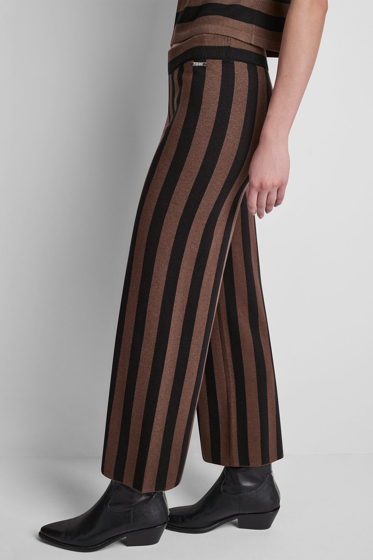 HIGH-RISE STRIPED PULL-ON FLARE PANT - Chestnut/Black | DKNY
