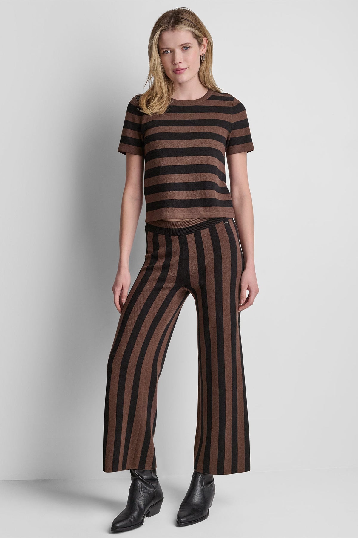 HIGH-RISE STRIPED PULL-ON FLARE PANT - Chestnut/Black | DKNY