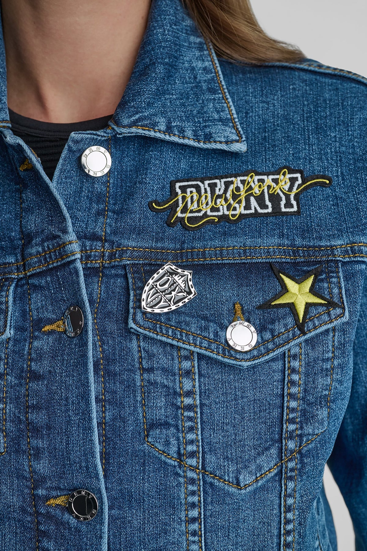DENIM PINS AND PATCHES TRUCKER JACKET - Tribeca | DKNY