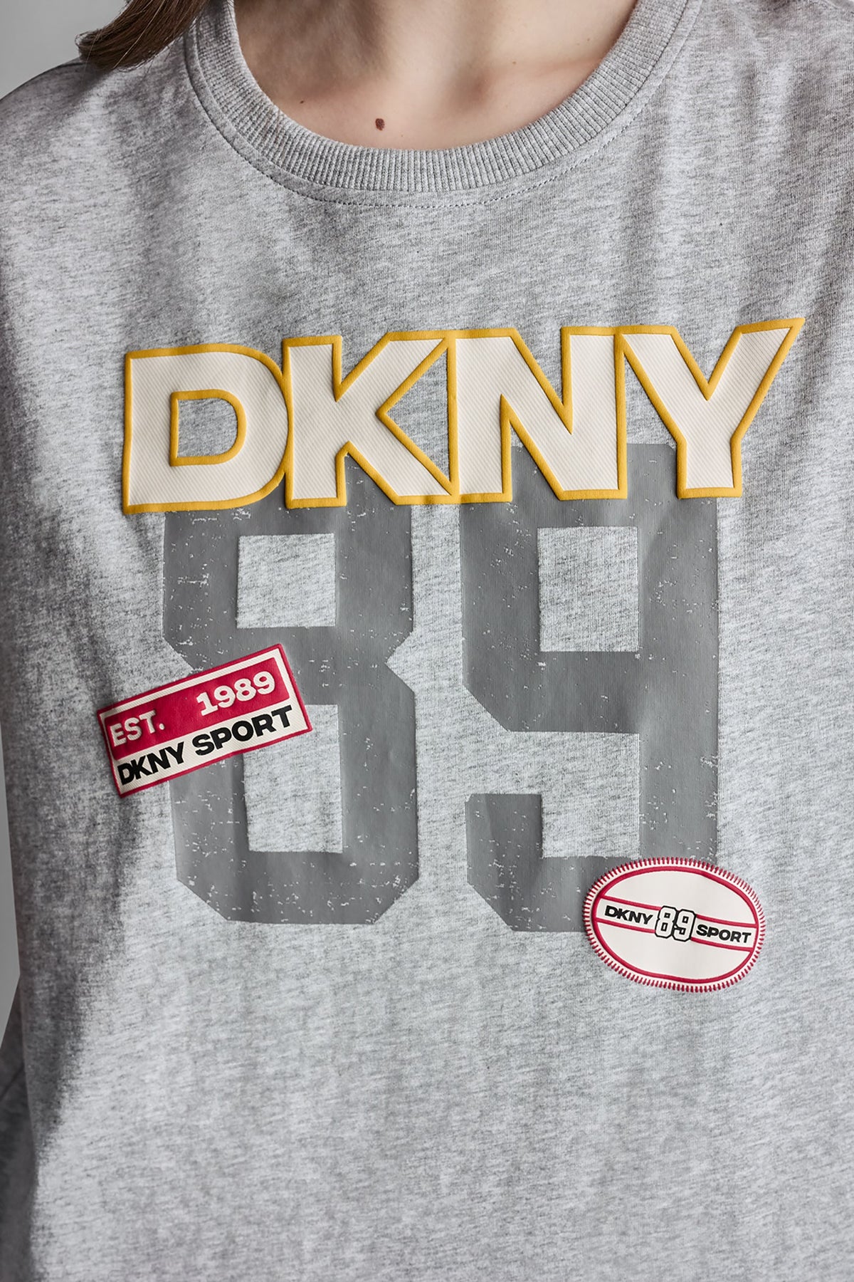 CAMPUS PATCH DROP SHOULDER TEE - Eggnog | DKNY