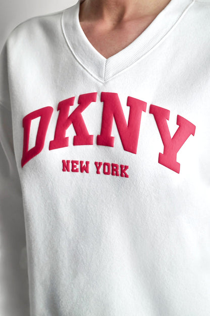 PUFF VARSITY LOGO V-NECK PULLOVER - Pearl Grey Heather/Festive Pink | DKNY