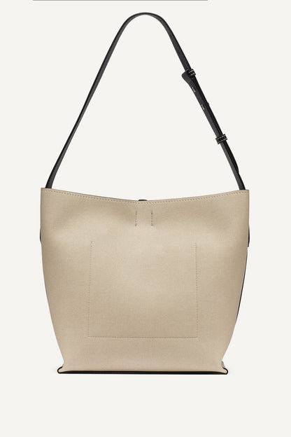 NICOLE LOGO BUCKET BAG - Natural/Black | DKNY