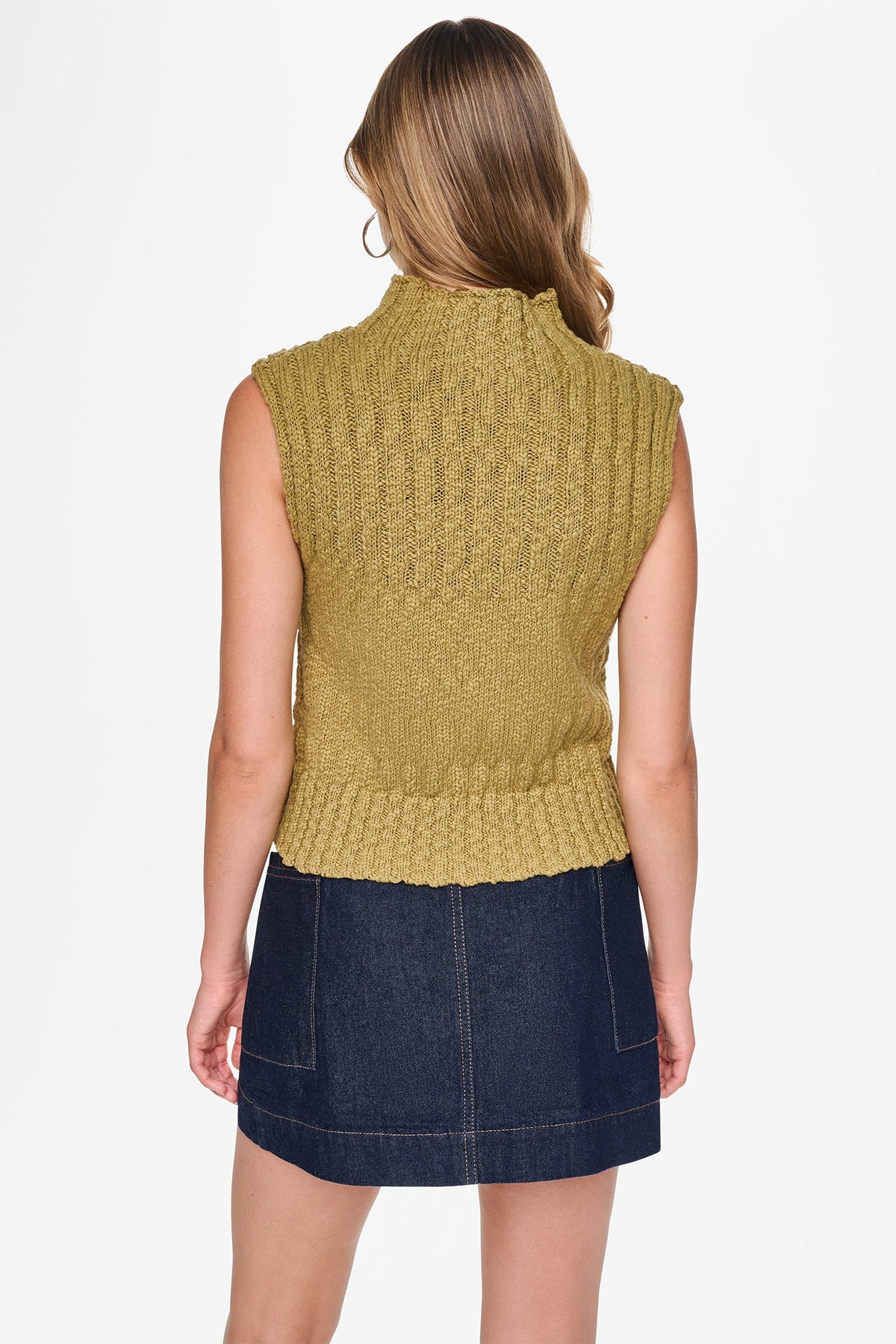 RIBBED MOCK-NECK SWEATER VEST - Eggnog | DKNY