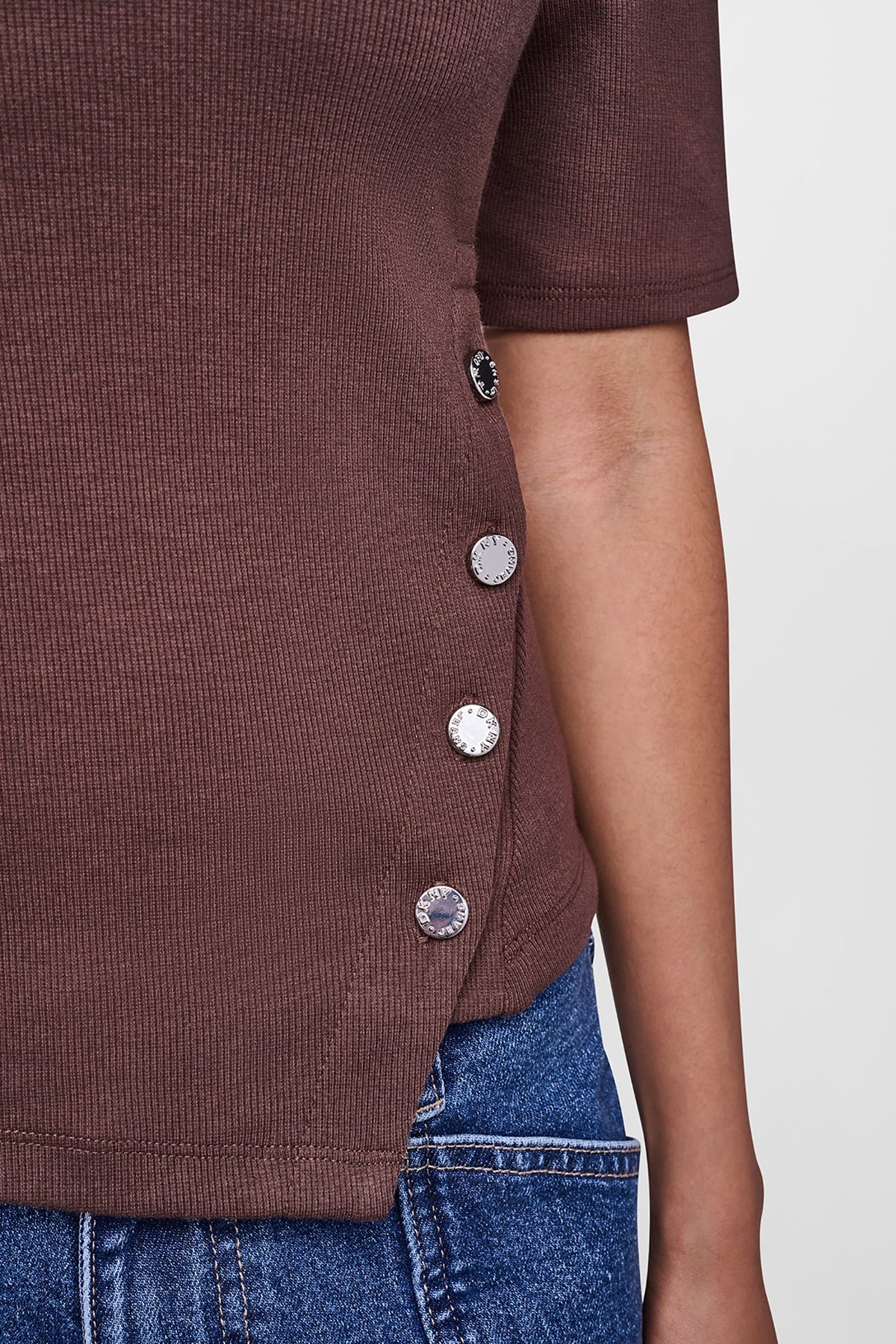 SHORT SLEEVE ASYMMETRIC TOP - Eggnog | DKNY