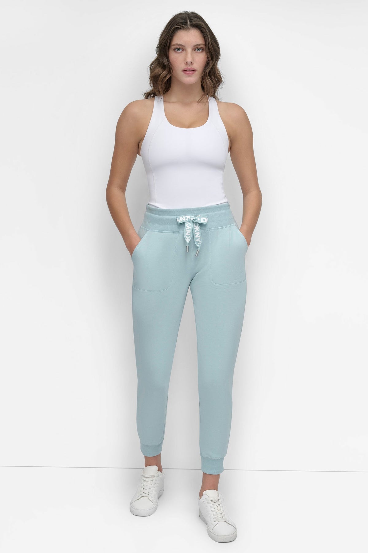 TWO-TONE HIGH-RISE LOGO DRAWSTRING SKINNY JOGGER - Black | DKNY