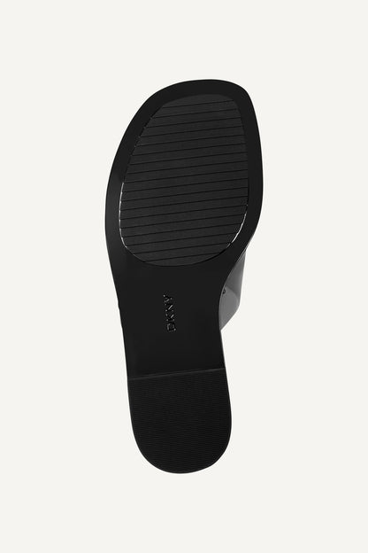 CATALINE FLAT SLIDE SANDAL - Black | DKNY