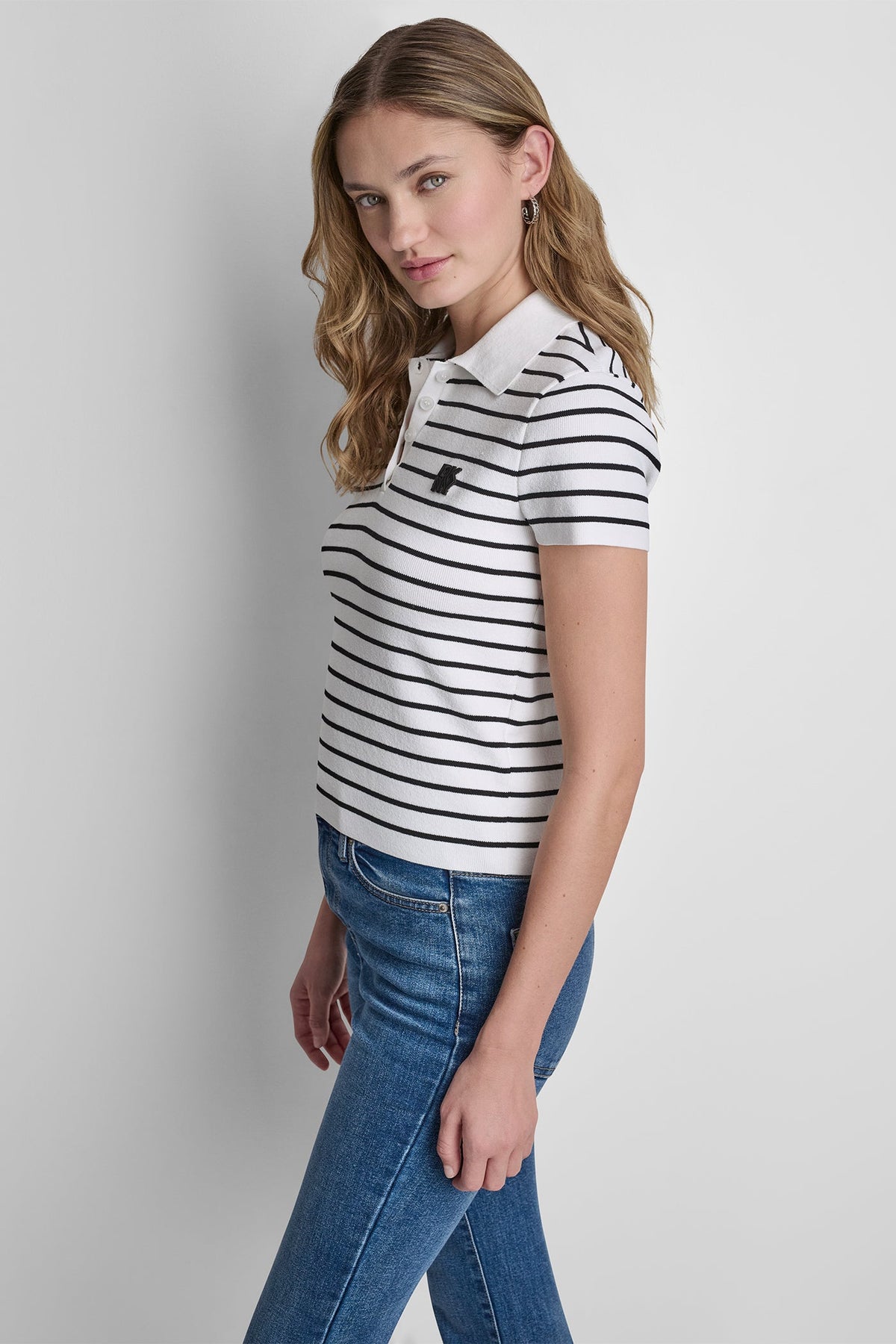 CROPPED STRIPED POLO SWEATER - Travertine/Ivory | DKNY