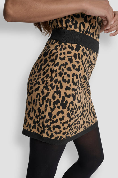 CHEETAH JACQUARD MINI SWEATER SKIRT - WHISKEY/BLACK | DKNY