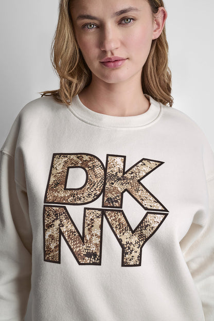 SNAKE PRINT LOGO SWEATSHIRT - Eggnog/Serpent Chest | DKNY