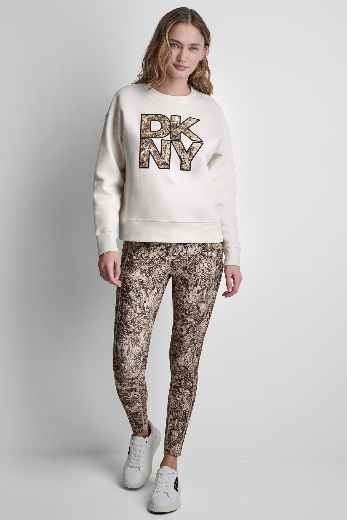 SNAKE PRINT LOGO SWEATSHIRT - Eggnog/Serpent Chest | DKNY