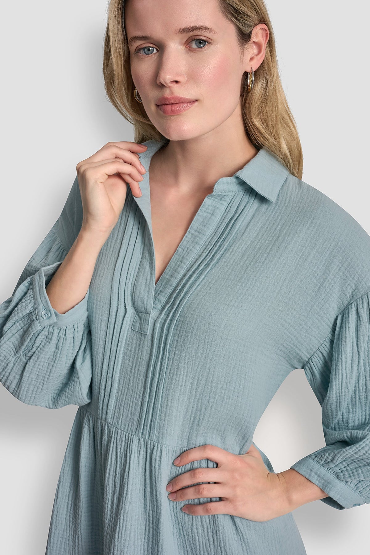 GAUZE V-NECK DRESS - Mineral | DKNY