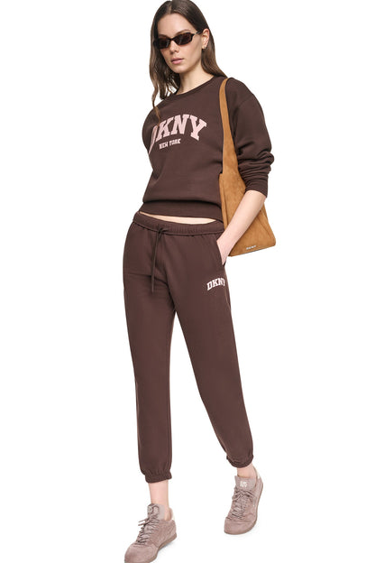PUFF VARSITY LOGO MID-RISE JOGGER - Peacoat/Oat | DKNY