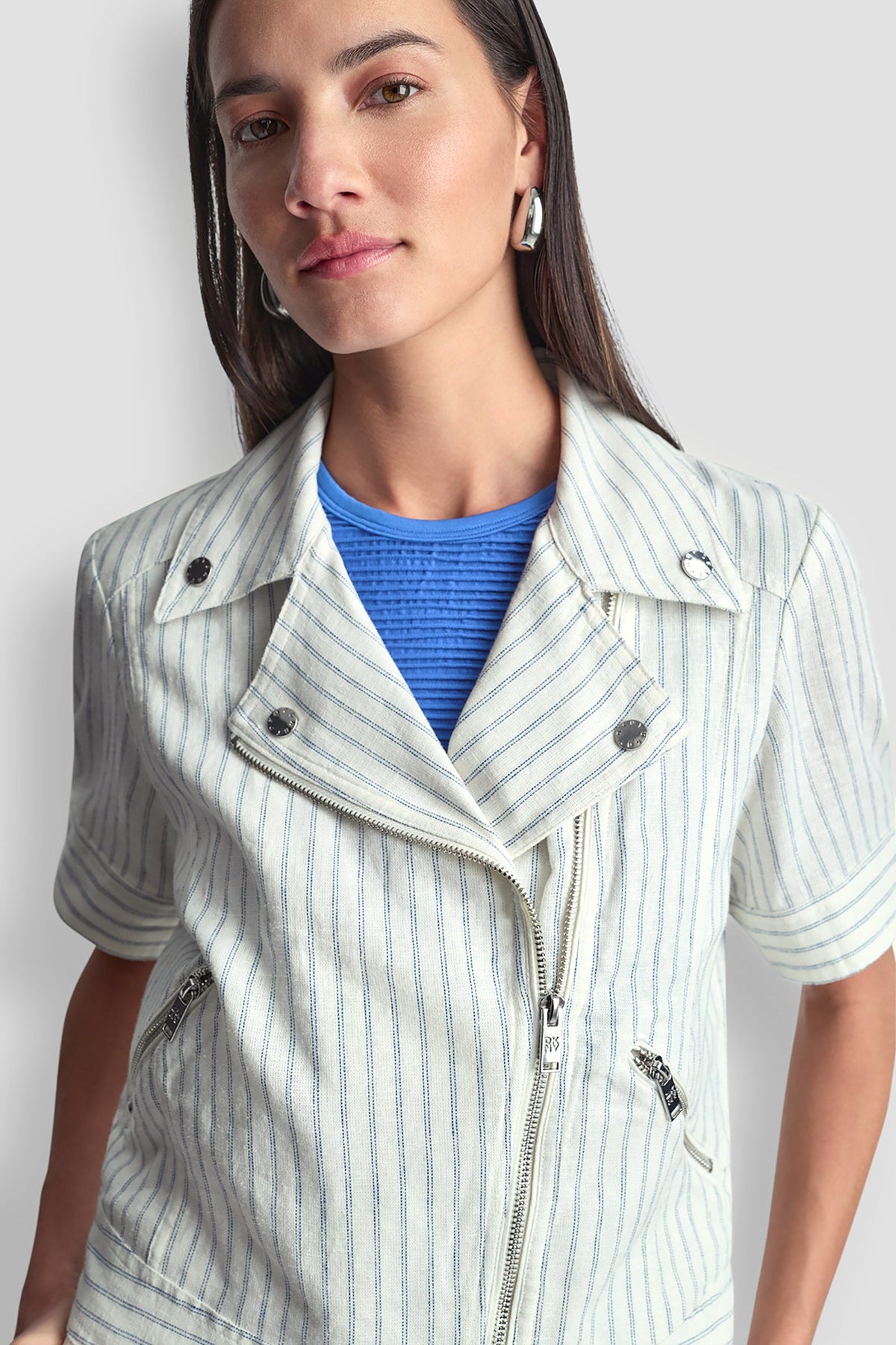 PINSTRIPE SHORT SLEEVE MOTO JACKET - Ivory/Admiral | DKNY