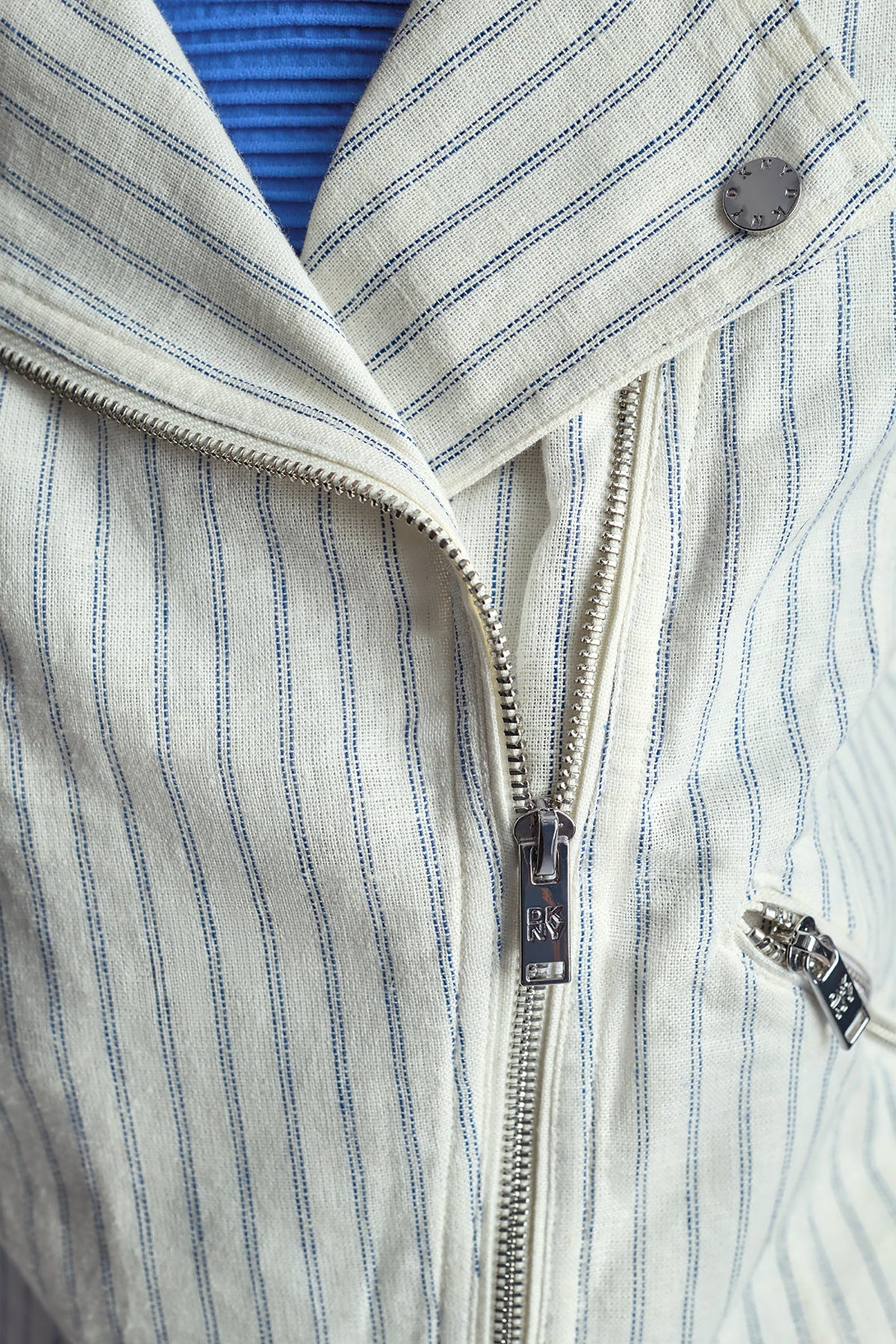 PINSTRIPE SHORT SLEEVE MOTO JACKET - Ivory/Admiral | DKNY